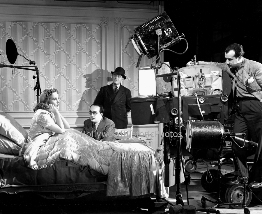 Deanna Durbin 1936 Three Smart Girls with director Henry Koster.jpg